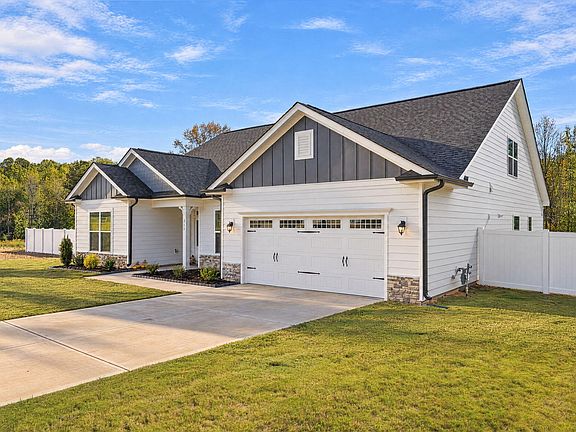 3rd image of 215 Merrifield Ln
