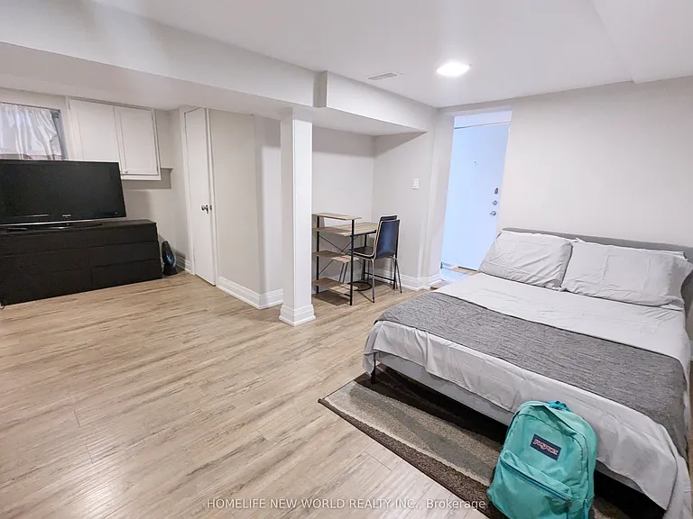 276 Montrose Ave #BASEMENT — Photo 3