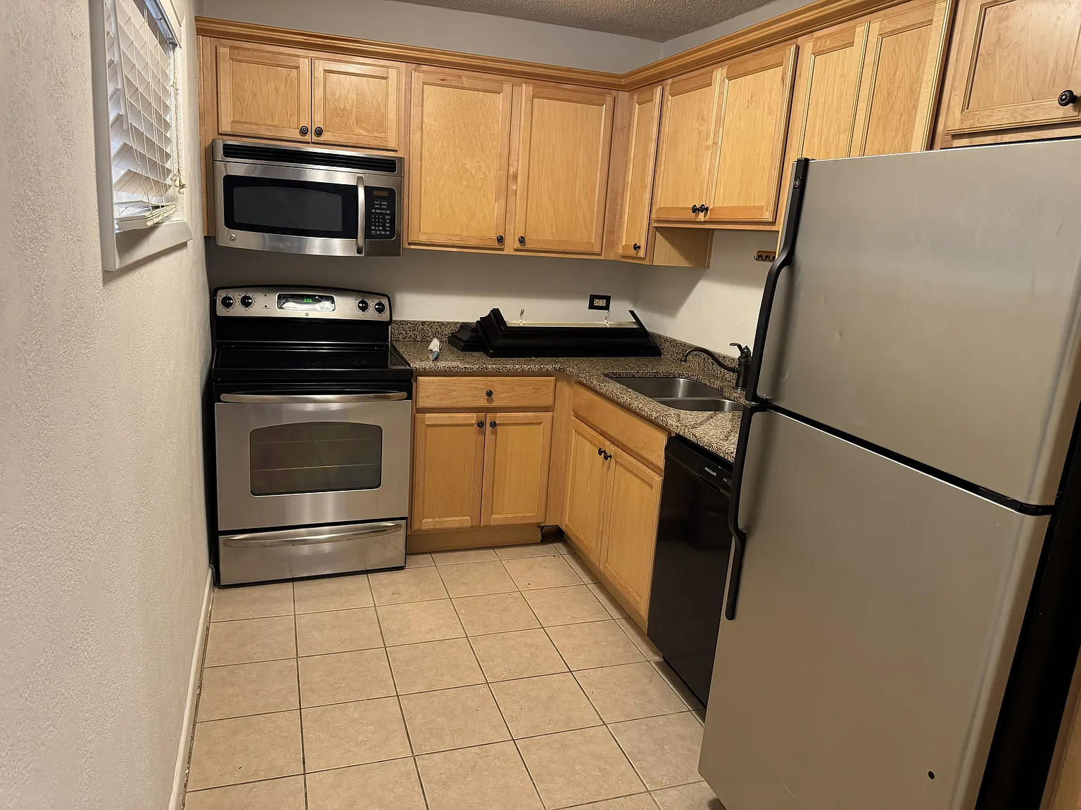 2 bed, 795 sqft, $1,200 — Photo 3