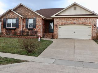 571 N Cherrywood Ave, Republic, MO 65738