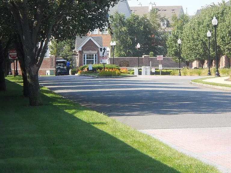 8 McMartin Ct — Photo 25