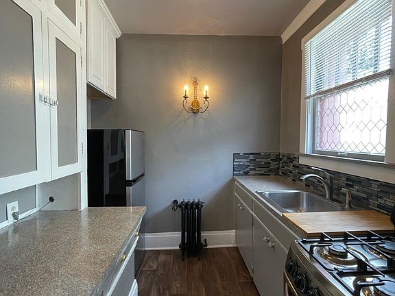 2nd image of 914 S 5th St #6