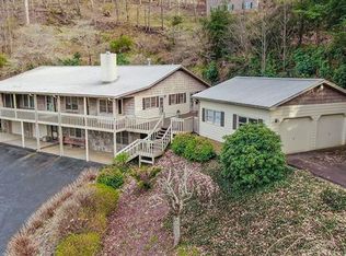 635 Country Club Dr, Maggie Valley, NC 28751