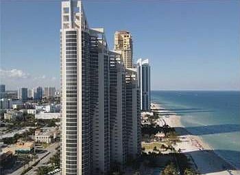 4th image of 17375 Collins Ave #2708