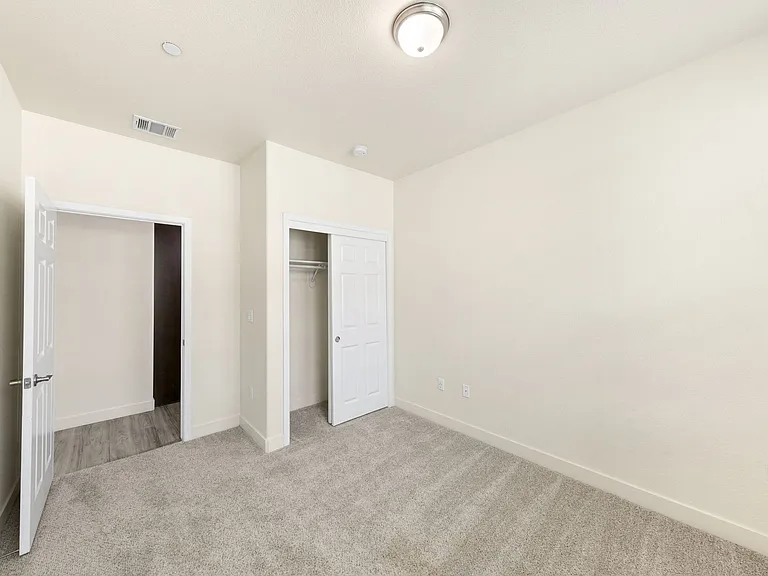 Luxe Ripon Apartments — Photo 25