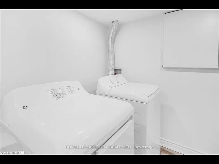 17 Villeneuve Cres — Photo 12