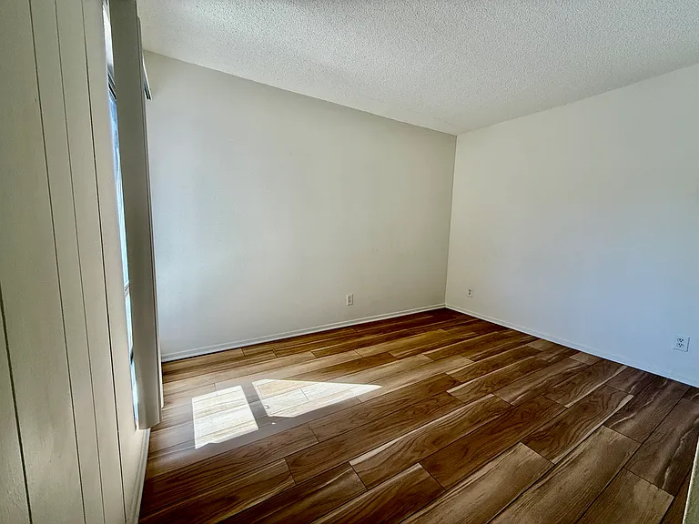 Vine Street Apartments — Photo 38