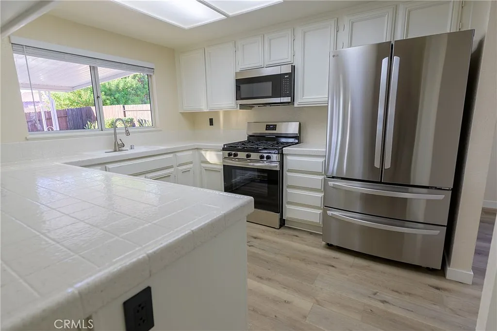 4 bed, 1853 sqft, $3,600 — Photo 2