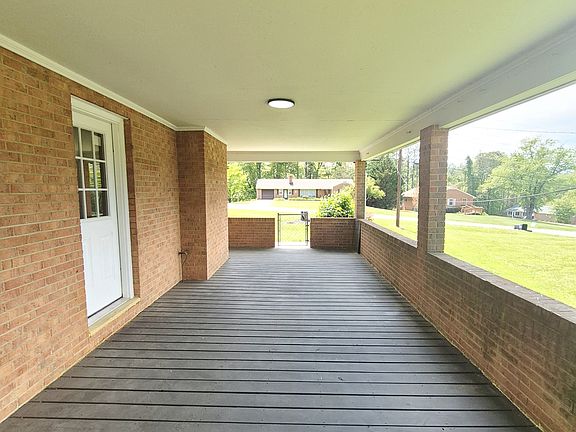 5th image of 200 Wellview Dr