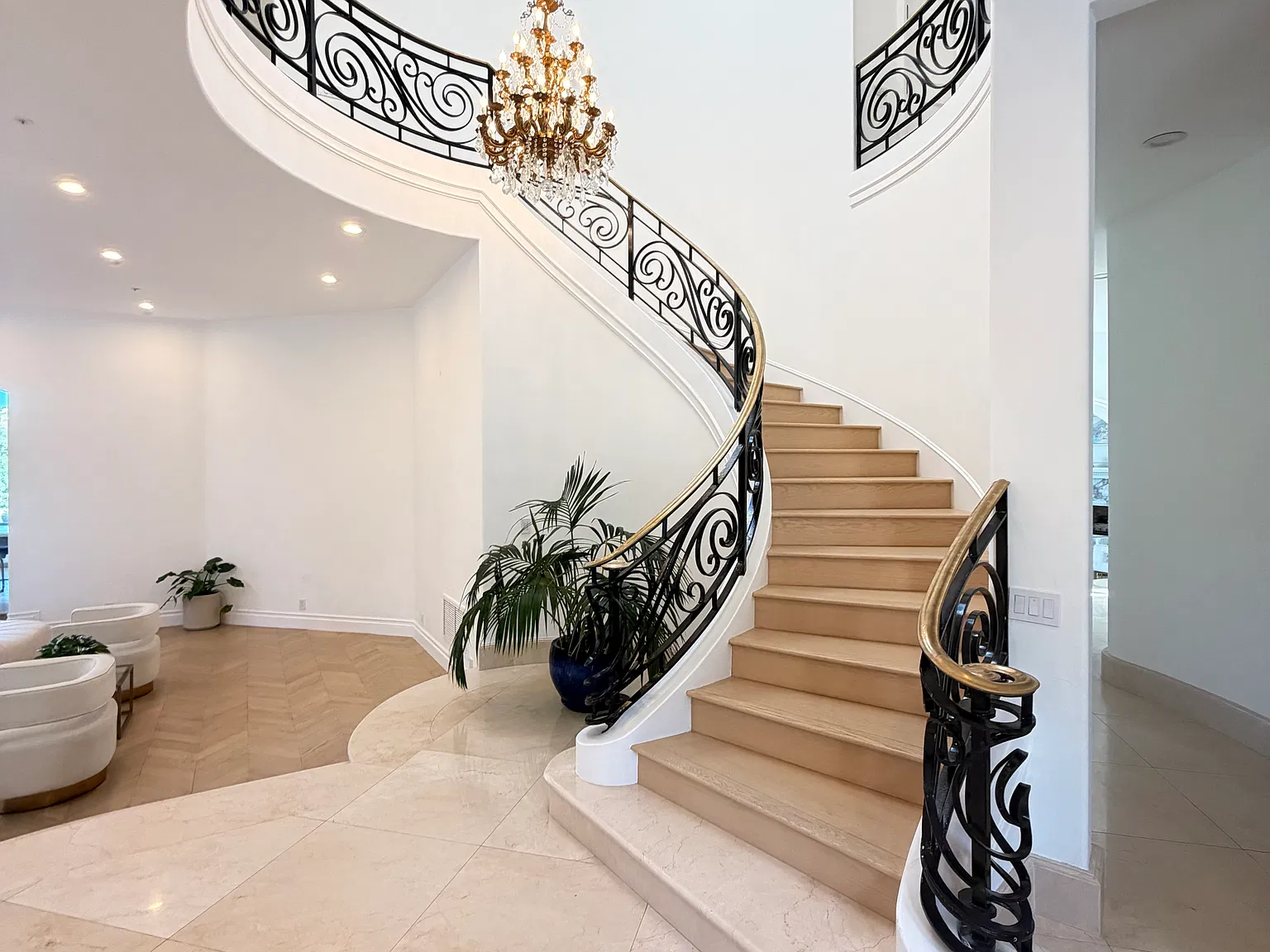 Clerendon Rd, Beverly Hills — Photo 4