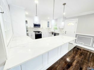 1010 Maple Ave, Ridgefield, NJ 07657