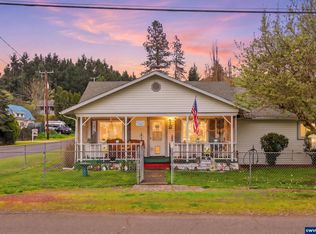 390 SE Grove St, Mill City, OR