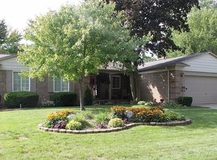 635 Muirland Dr, Flushing, MI 48433