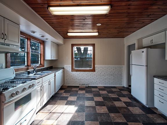 3rd image of 2718 Oakland Ave