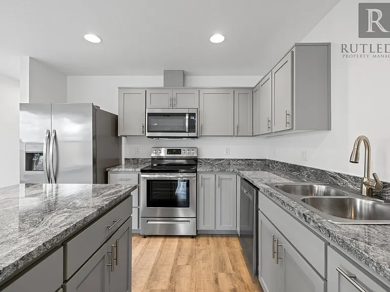 347 Lozier Ln — Photo 9