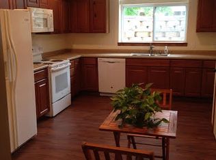 5138 Woodland Ct, Davenport, IA 52807