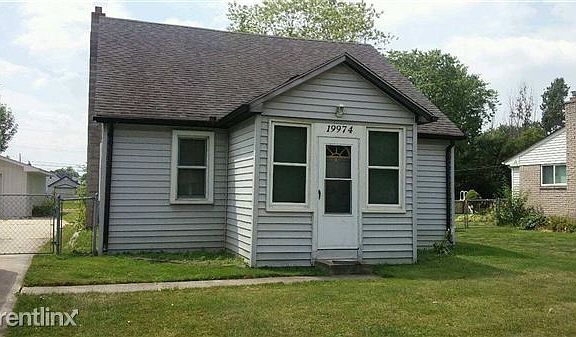 4th image of 19974 Wallace St