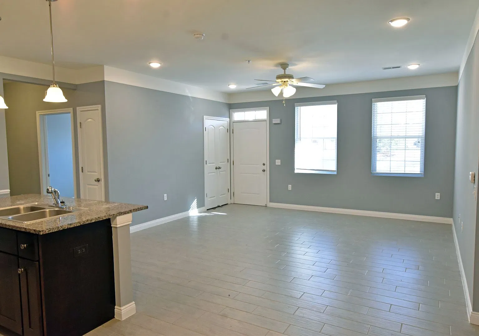 Shelby Township, 1st Floor Access! 2 Bedrooms, 2-Baths, att. Garage — Photo 3