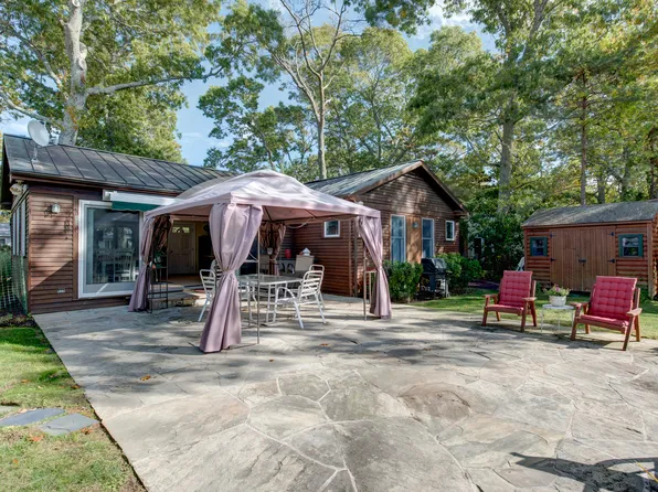 https://photos.zillowstatic.com/fp/f970bae564bc341f688994b17643566b-p_e.webp