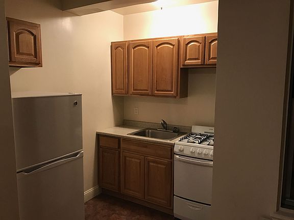 3rd image of 301 E 38th St APT 9A