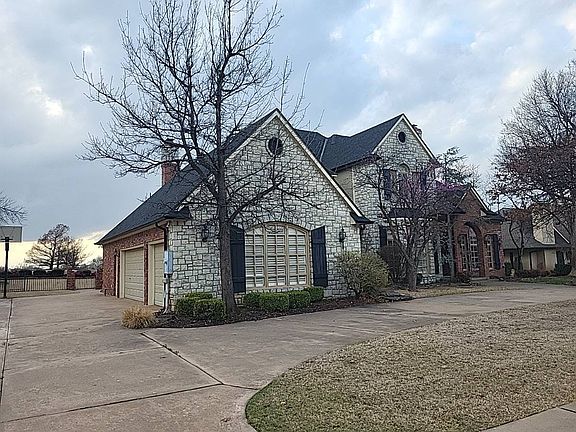 3rd image of 5901 Oak Tree Rd