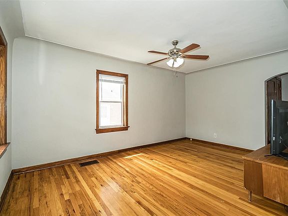 4th image of 651 Ellwine Dr