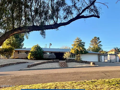 3807 Okeefe Dr Photo 1