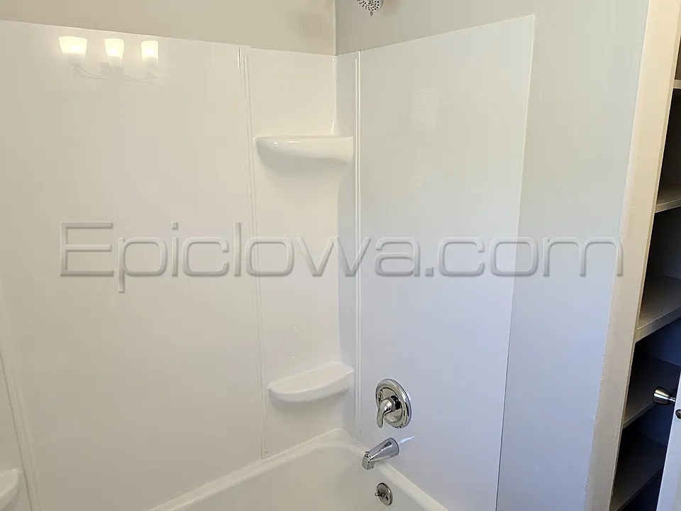 130 Outlook Dr SW