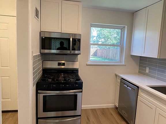 4th image of 1662 Valentia St