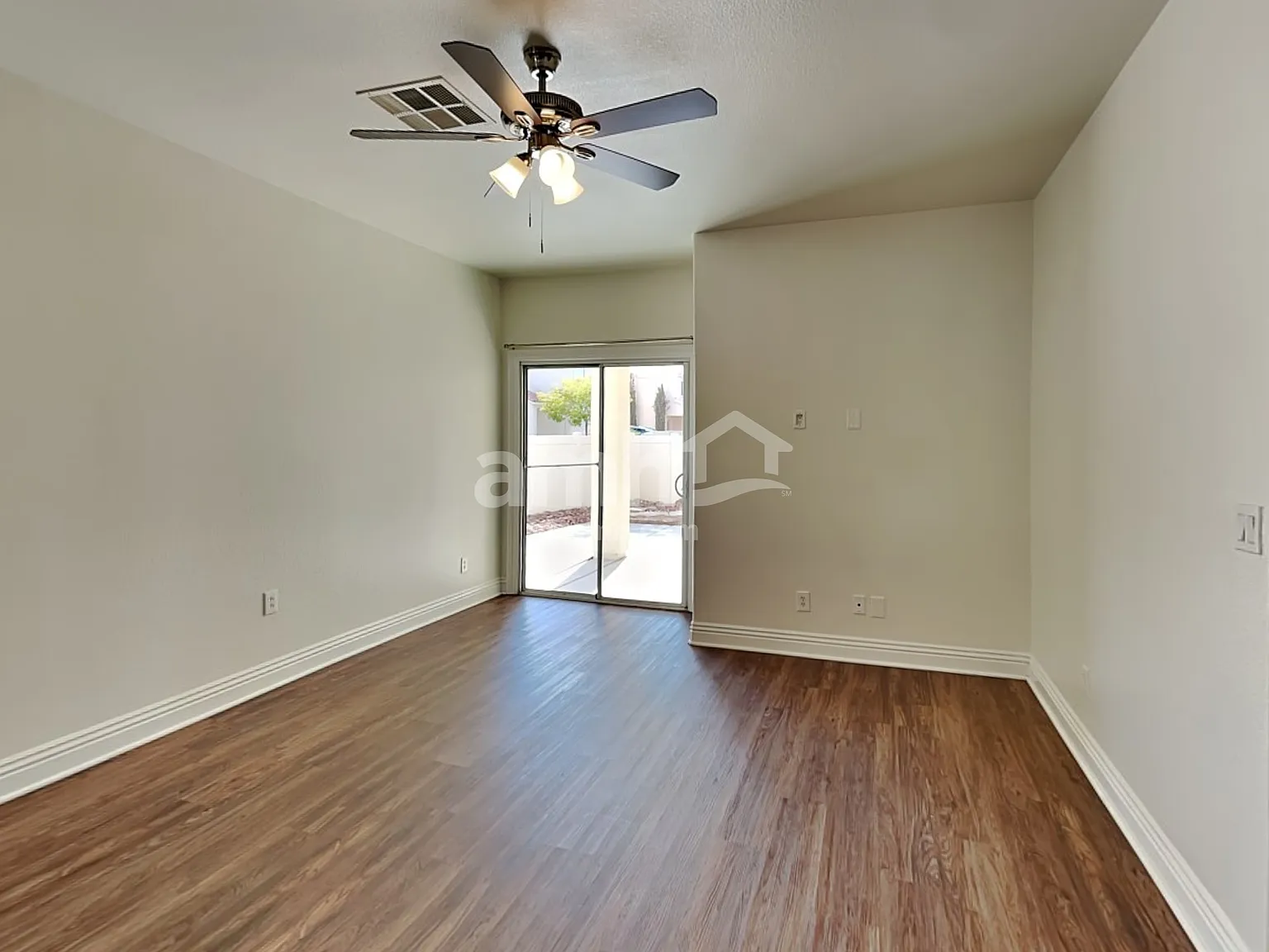 3 bed, 2.5 bath, 1942 sqft, $2,435 — Photo 4