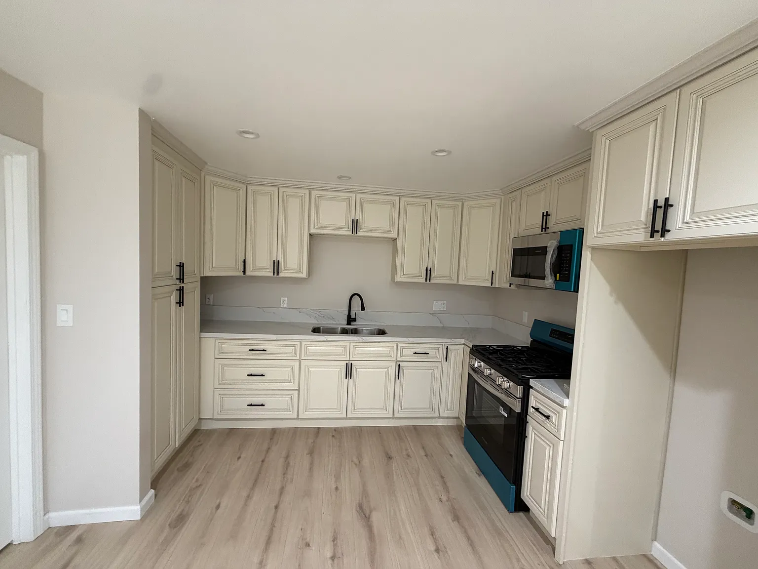 1 bed, 450 sqft, $2,500 — Photo 2