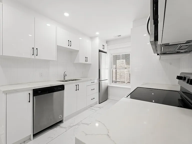 35 Wellington St #2L — Photo 5