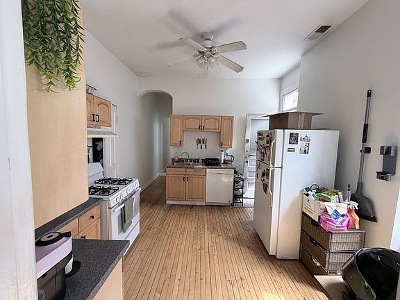 4th image of 1907 W Evergreen Ave APT 2F