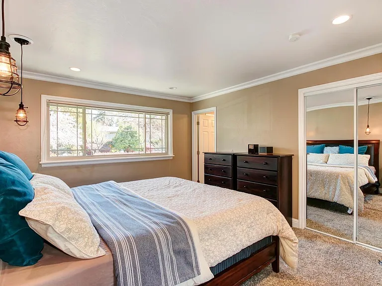 8402 Acorn Dr — Photo 16