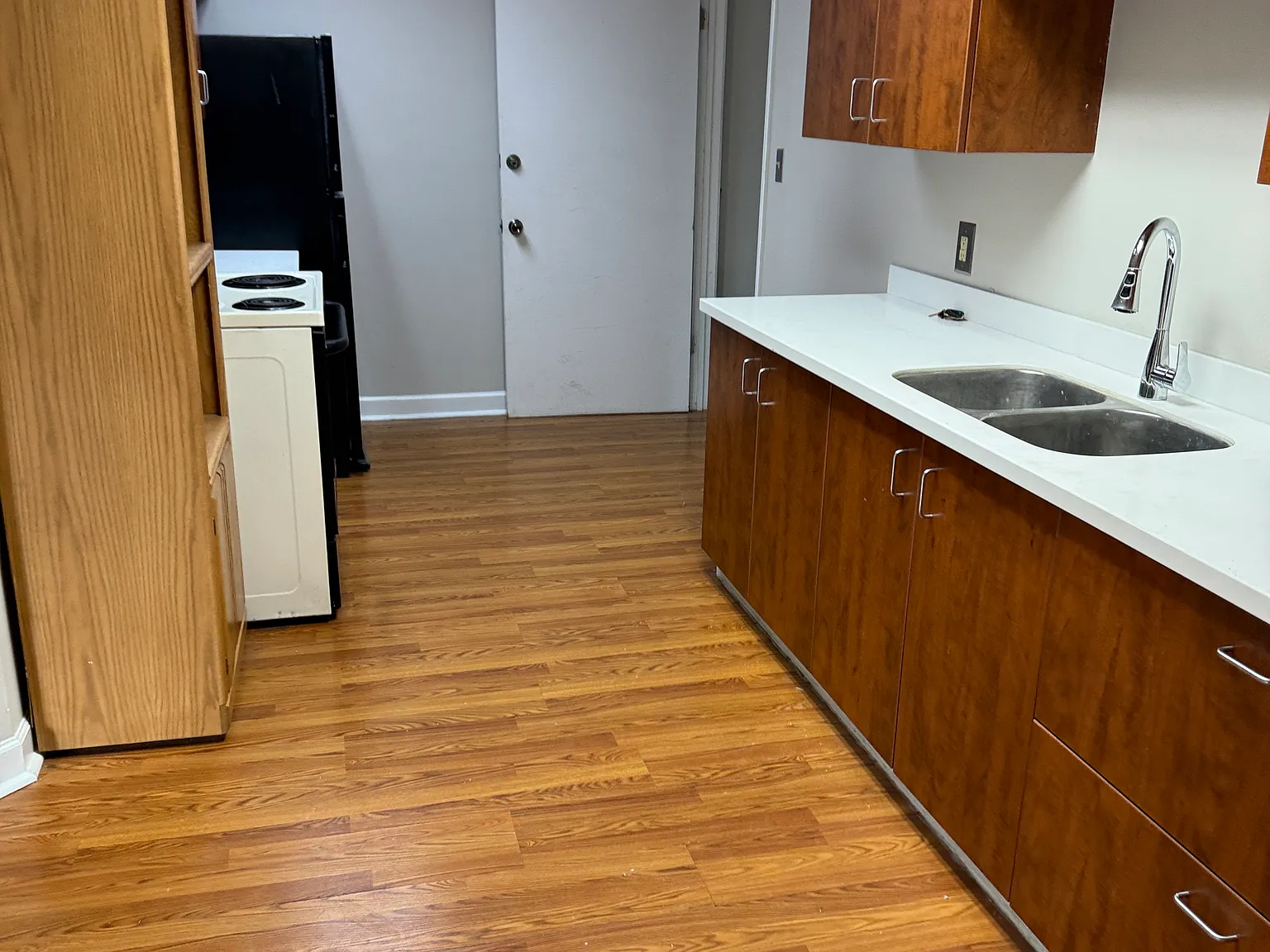 1 bed, 800 sqft, $950 — Photo 3