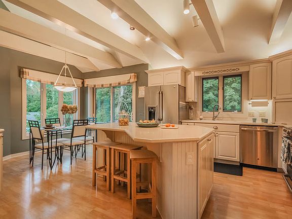 5th image of 2803 Shady Oaks Ct SW