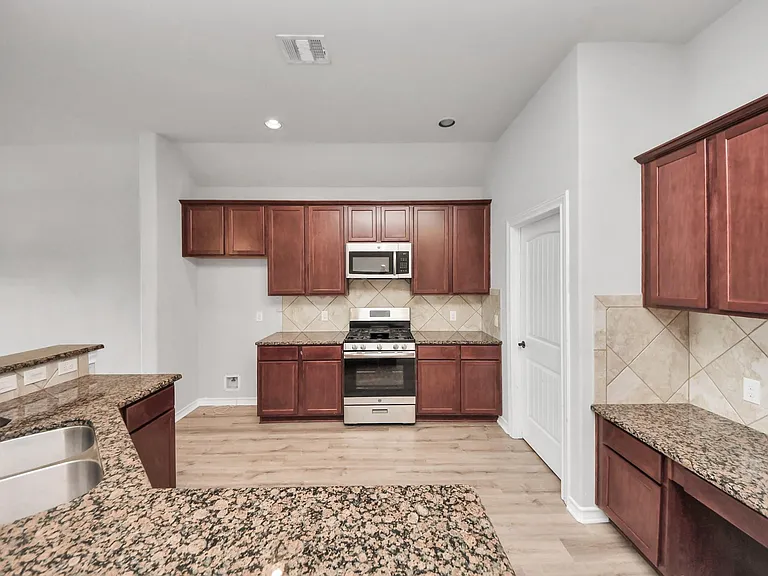 2310 Brett Ct — Photo 22