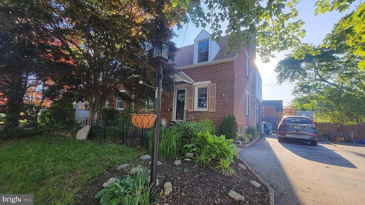 4 bed, 1692 sqft, $2,700 — Photo 2