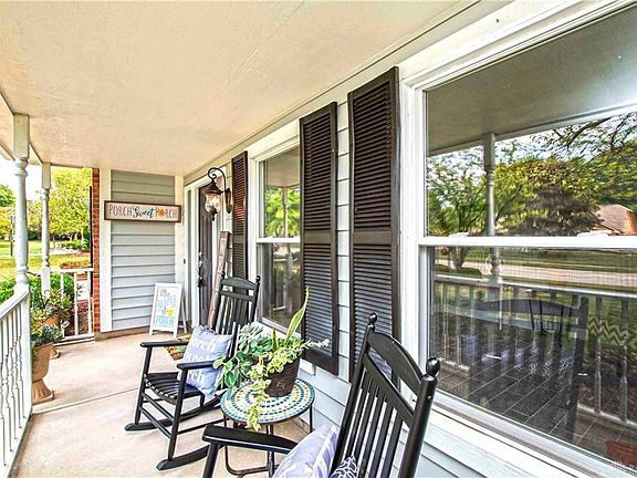 3rd image of 9126 Sugarbrook Ct