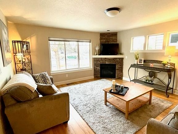 2nd image of 61138 Sydney Harbor Dr