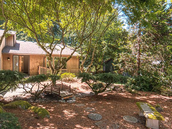 3rd image of 2221 NE Brookview Dr