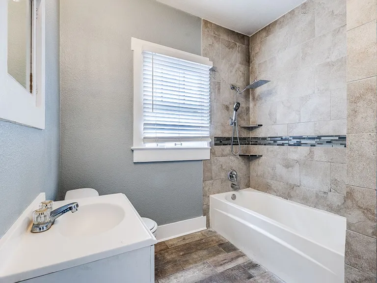 830 W Craig Pl — Photo 15