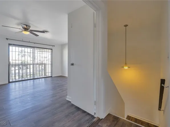 2472 Paradise Village Way, Las Vegas, NV 89120