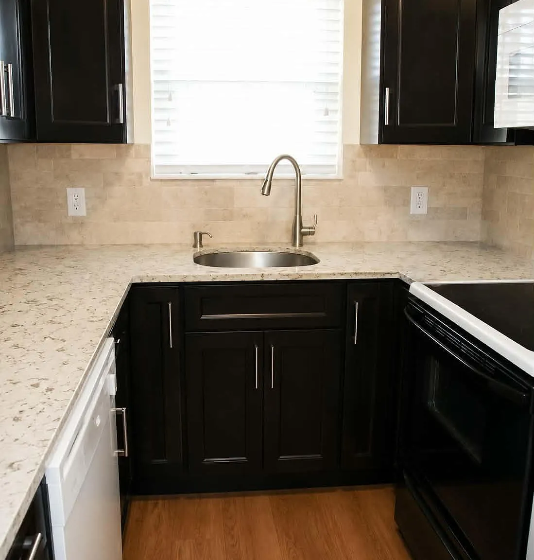1 bed, 1.0 bath, 672 sqft, $1,850 — Photo 2