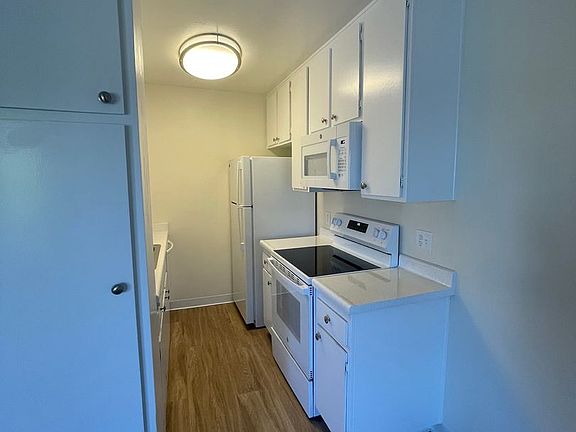 4th image of 1935 Oliver Ave APT 3