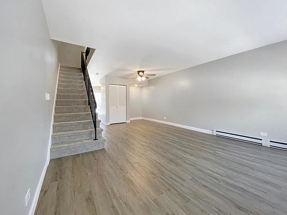 4th image of 33615 N Evergreen Dr