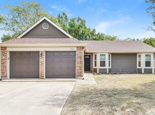 213 Suttonwood Dr, Fort Worth, TX 76108