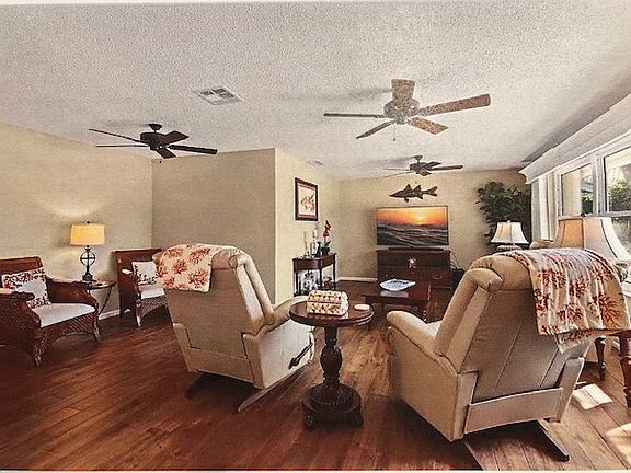 2nd image of 2672 Countryclub Dr