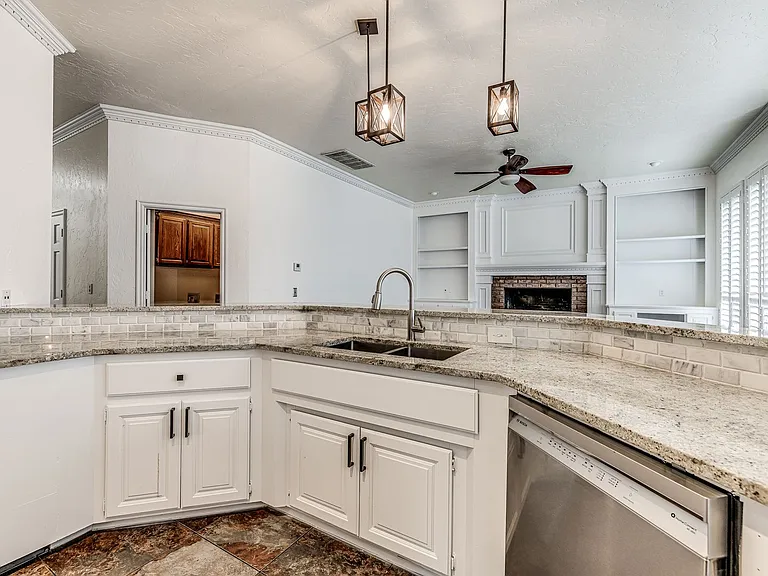 1104 Fox Lake Ln — Photo 14