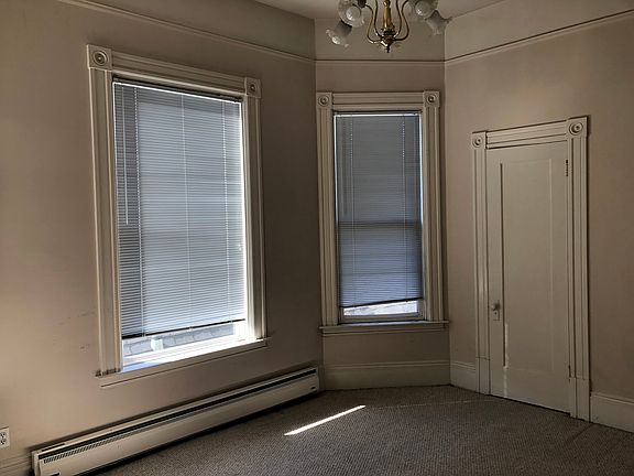 3rd image of 462 Scott St